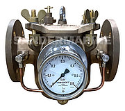 Mud-box DIN 87151 straight type inside overlaid with gauze mesh 50 in 1.4401 with differential pressure gauge 0-0,6 bar with venting valve DIN 86545 with drain plug, material: gunmetal / CuNiFe